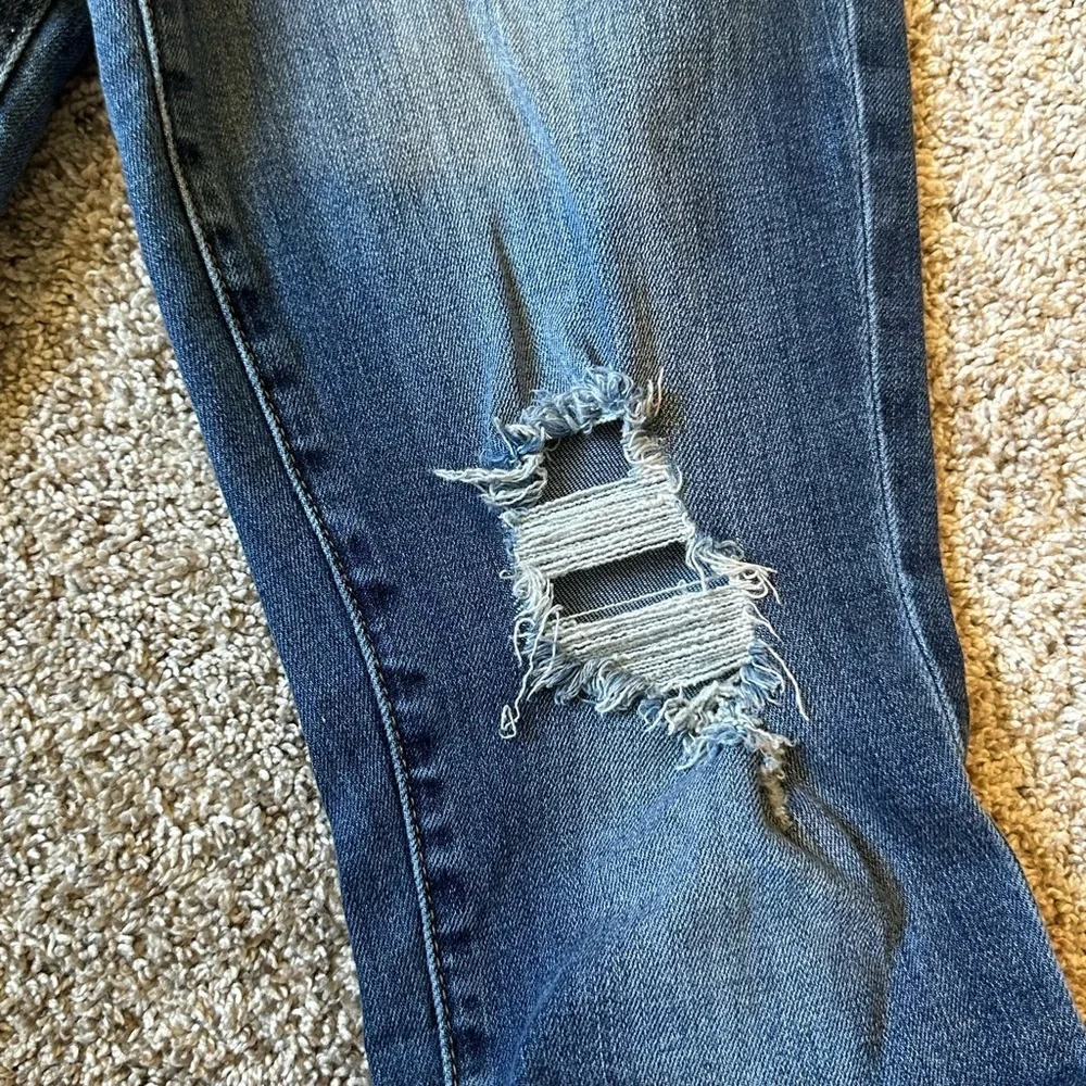 Kut from the Kloth Reese Ankle straight Leg Raw Hem Distressed Jean- size 2 - Picture 5 of 10